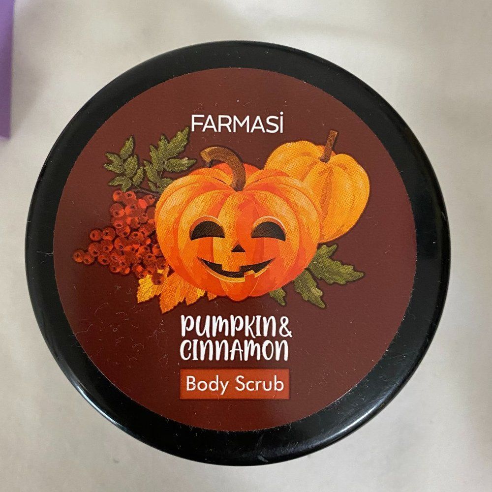 NWT Farmasi pumpkin and Cinnamon Body Scrub